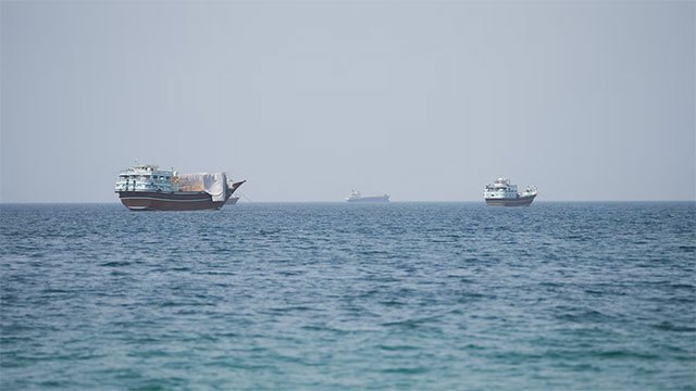Iran says Hormuz deal with Oman is close but will not reopen the strait by itself