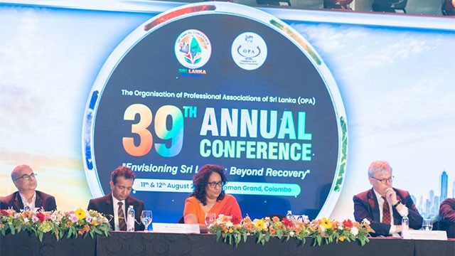 Recovery cannot be the goal, PM tells professionals' convention