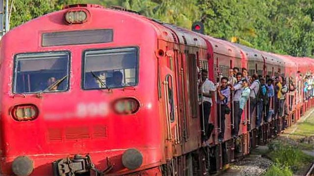 Main Line train services delayed after breakdown between Ambepussa and Alawwa