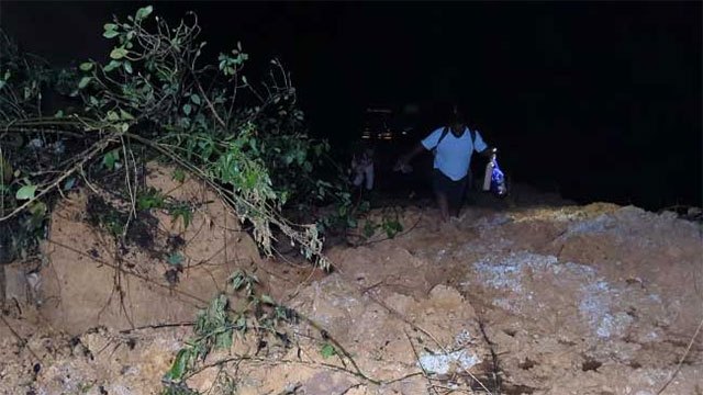 One lane reopened on Hatton-Colombo main road after Kuyilwatte earthslip