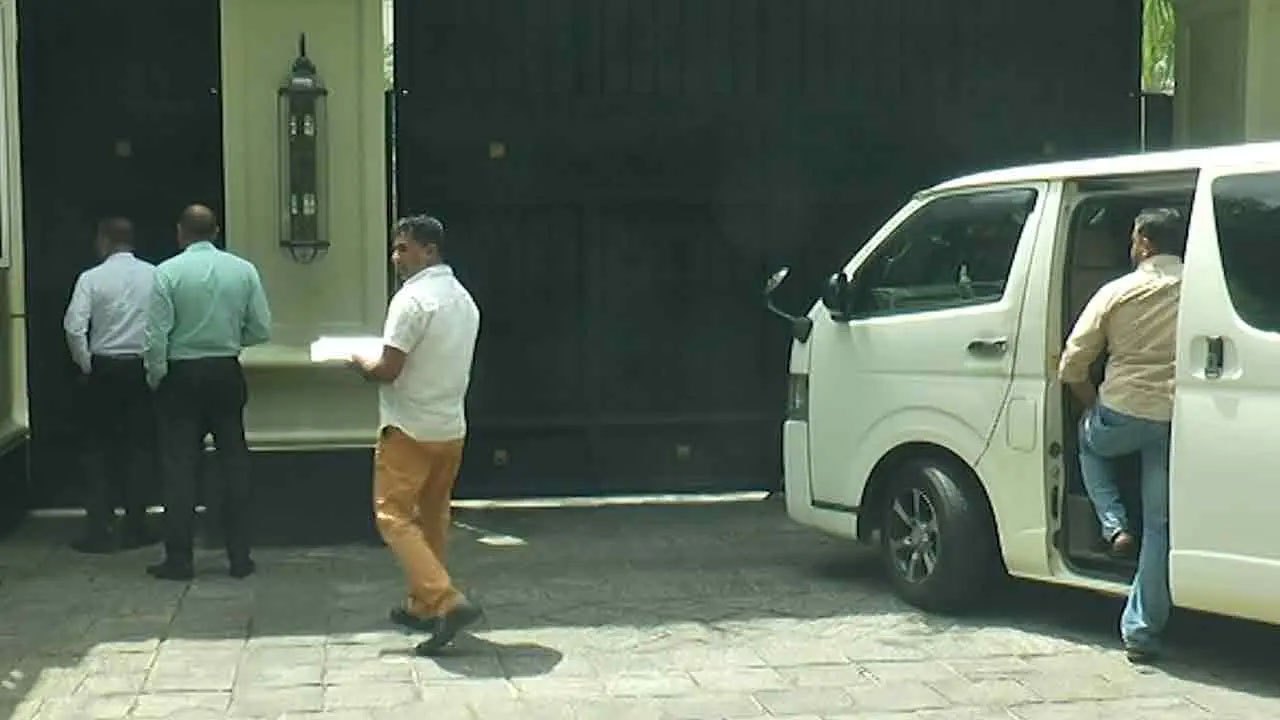 Bribery Commission officers visit Ravi Karunanayake's residence after MP fails to appear