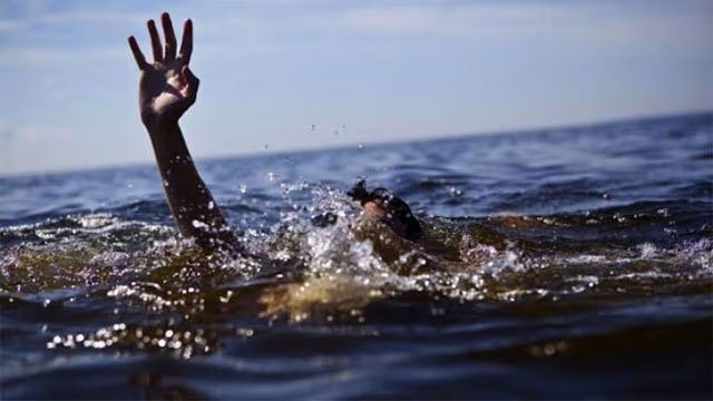 All four recovered dead off Pamunugama after being swept away while bathing at Epamulla