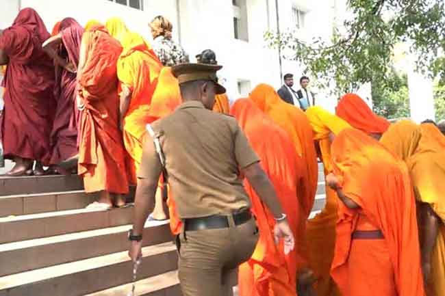 Nikaya registrars urge 23 remanded monks to voluntarily disrobe over Thailand drug case