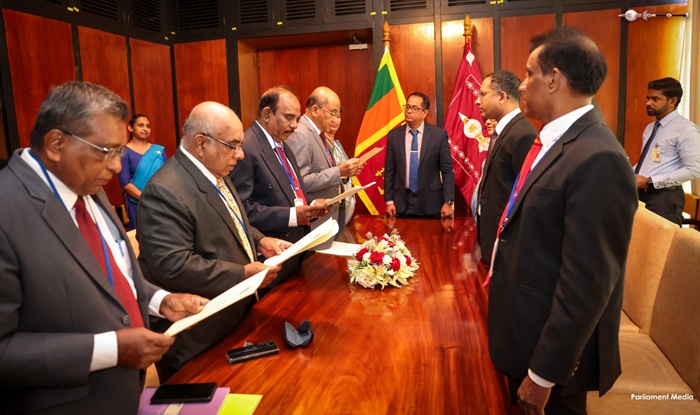 Four New Audit Service Commission Members Sworn In Before Speaker