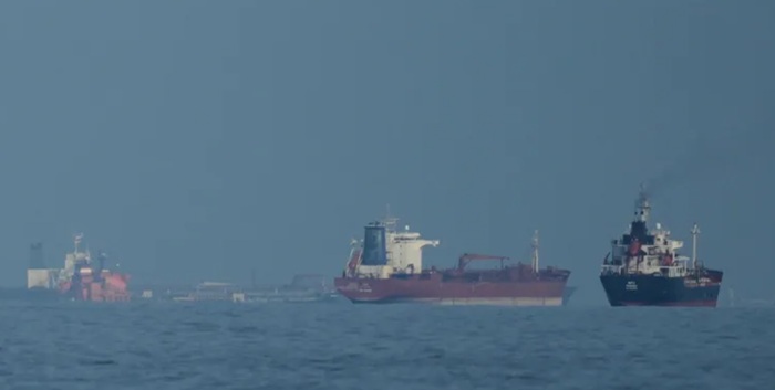 Brent Hits $106.80 as Trump Declares Hormuz 'Sealed Up Tight' for All Ships