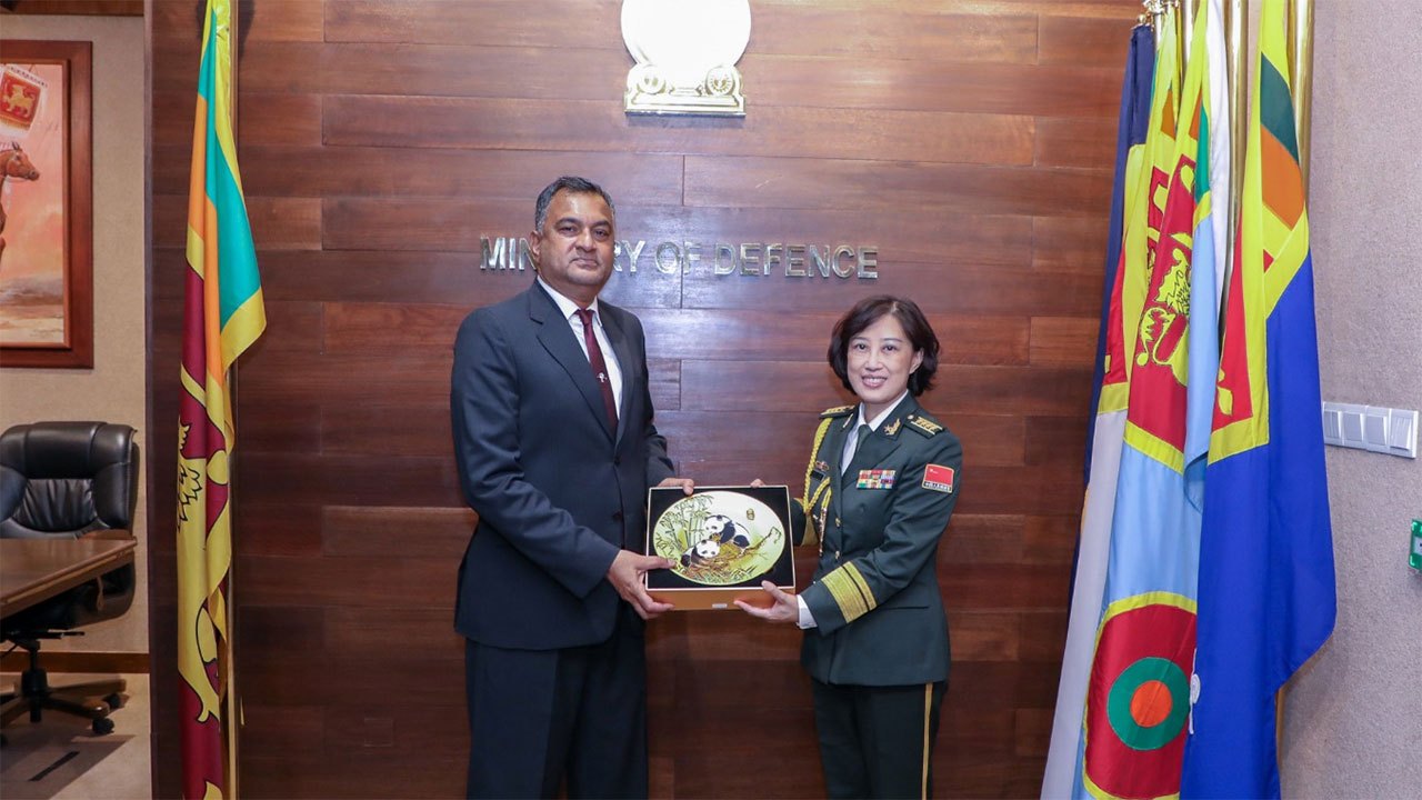 China's newly appointed Defence Attaché calls on Defence Secretary Thuyacontha
