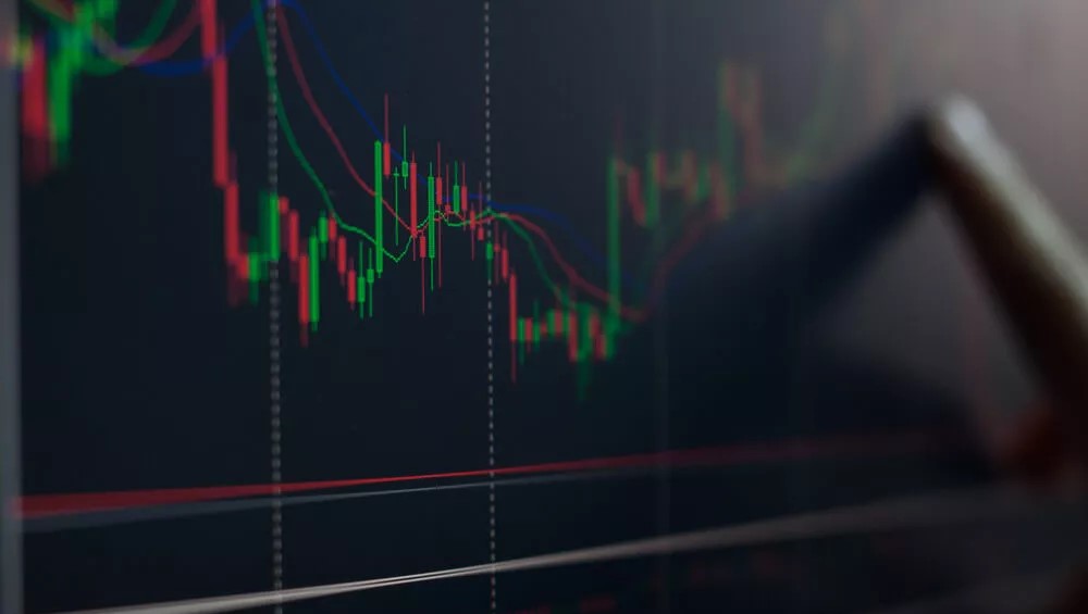 CSE ASPI rebounds 0.83% at midday Tuesday, Dialog and Hayleys lead gains