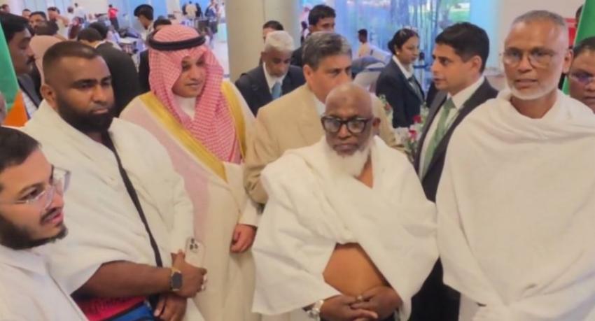 First group of 325 Sri Lankan Hajj pilgrims departs for Mecca