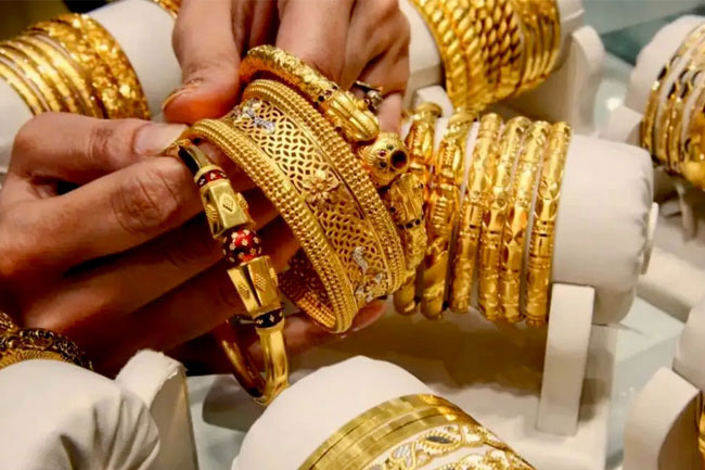 Gold prices in Sri Lanka jump Rs. 7,000 as international price hits USD 4,648/oz