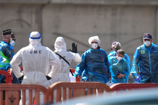 French national shows hantavirus symptoms on repatriation flight from Tenerife