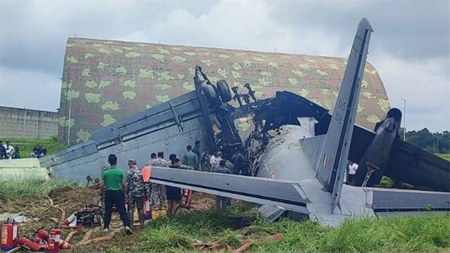 Five killed as Indian Air Force An-32 transport plane crashes on landing at Jorhat