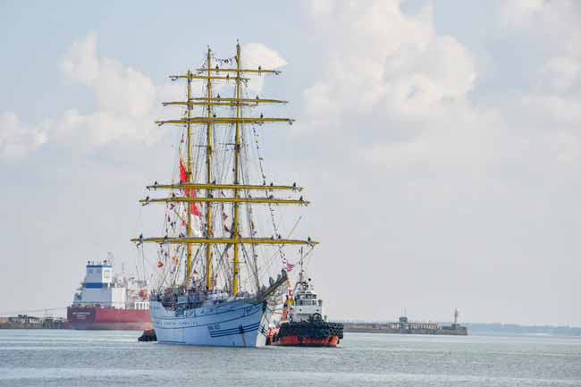 Indonesian Navy Sail Training Vessel KRI Bima Suci Arrives in Colombo