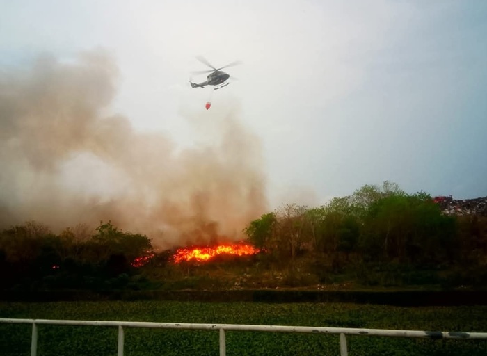 Air Force Helicopter Deployed to Battle Karadiyana Garbage Dump Fire