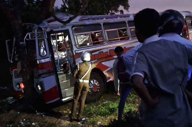 Around 20 Injured as Bus Veers Off Road Near Kinniya