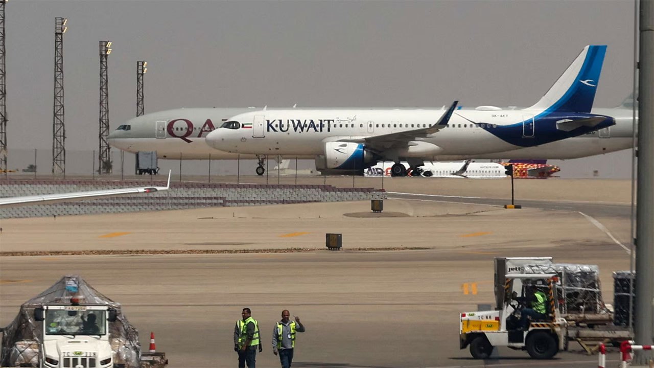 Kuwait air traffic resumes after brief suspension during Iranian attacks