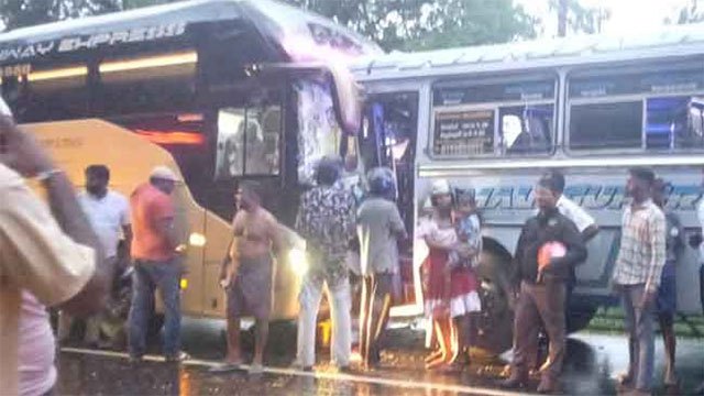 Two private buses collide head-on in Lunugamwehera