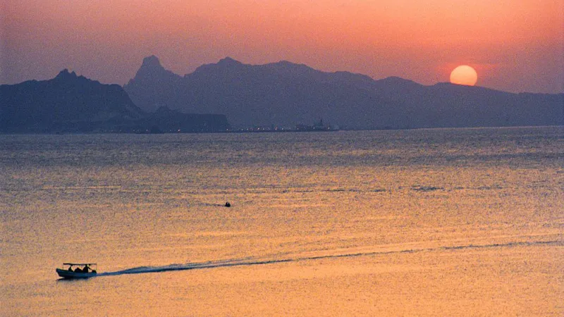 Somali pirates hijack second oil tanker in 10 days off Yemen