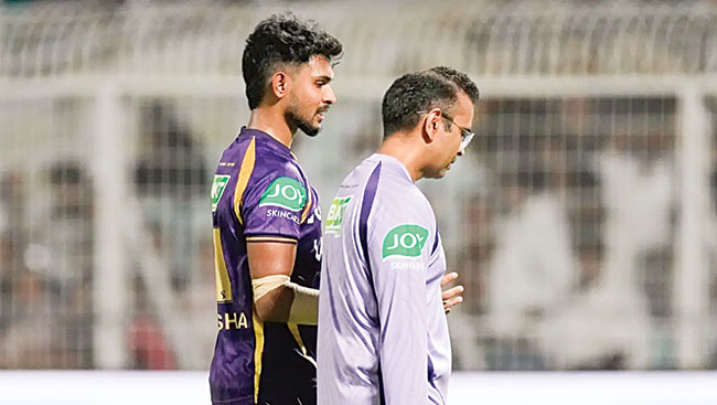Pathirana walks off after eight balls on KKR debut with hamstring trouble