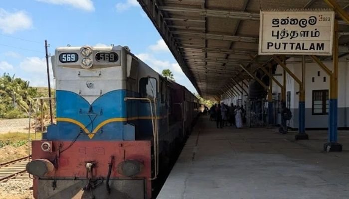 Heavy rain disrupts transport: Puttalam line cut at Chilaw, Welipenna interchange flooded