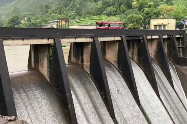 Deduru Oya, Inginimitiya, Tabbowa spill gates opened as heavy rain pushes reservoirs past capacity