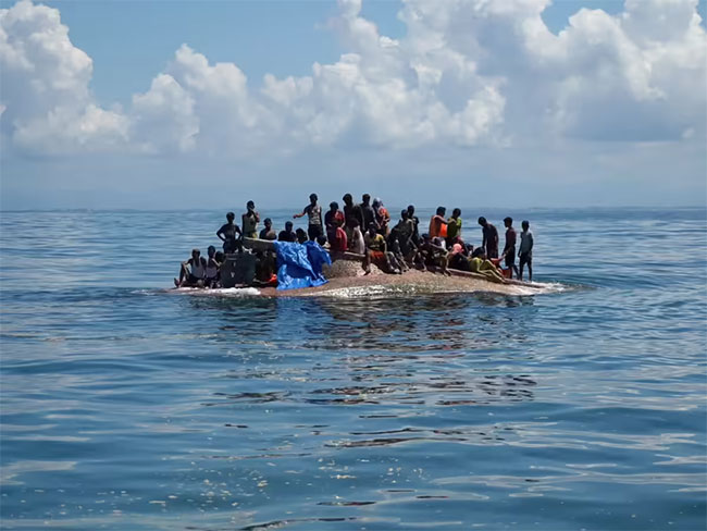 250 Rohingya and Bangladeshis Missing After Boat Sinks in Andaman Sea