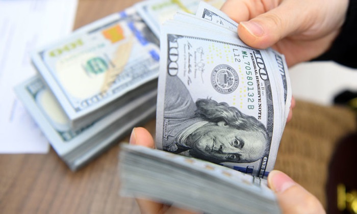 Rupee selling rate hits Rs.325 across major banks as currency weakens
