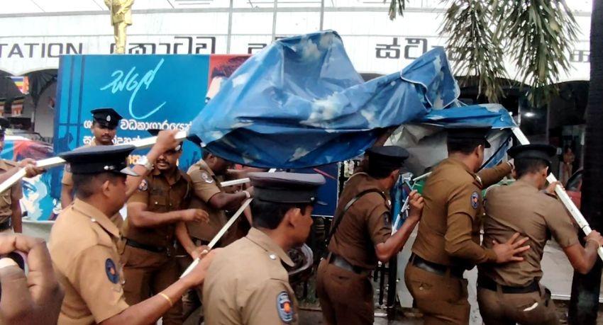 Police remove Salley support protest tent from Colombo Fort