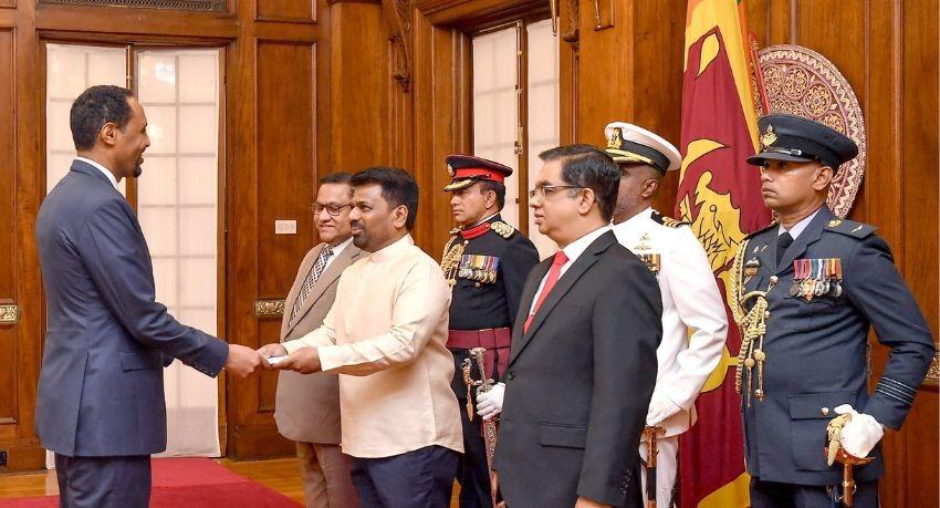 Pakistan, Kuwait, Vatican Among Six Envoys to Present Credentials to President