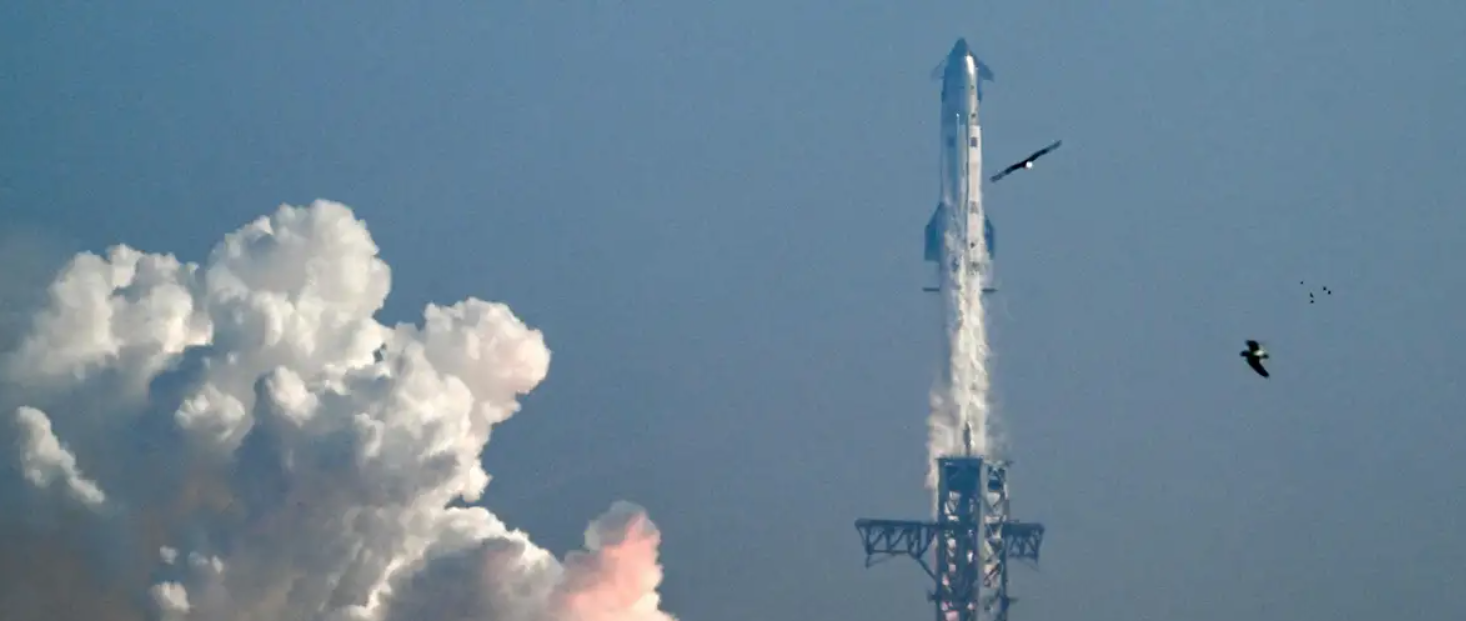 SpaceX Starship V3 Splashes Down in Indian Ocean on 12th Test Flight