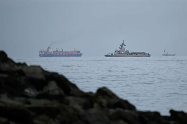 Three Container Ships Hit by Gunfire in Strait of Hormuz on Wednesday
