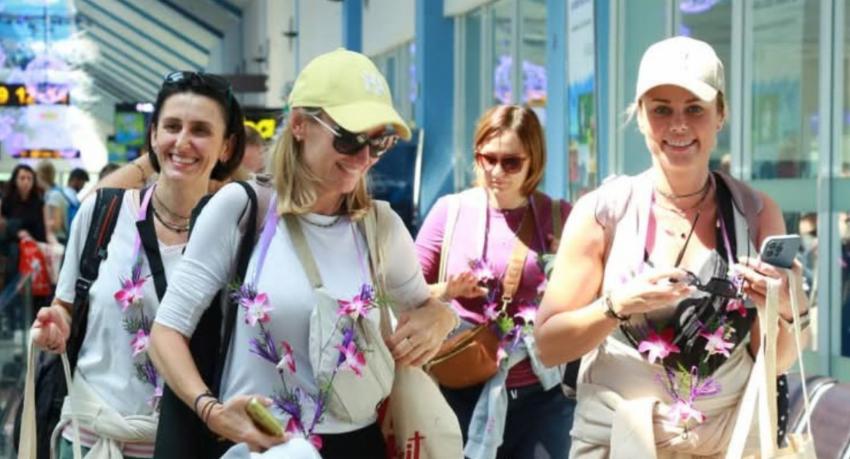 Sri Lanka Tourism Crosses 858,000 Arrivals in First Four Months as April Slumps to 117,893