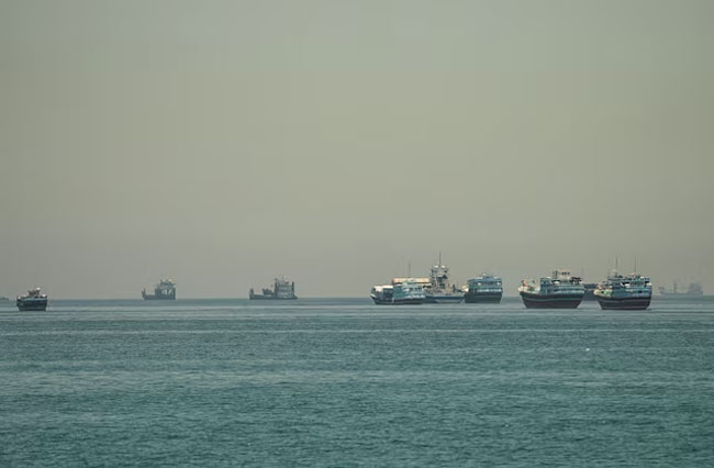 US launches fresh strikes in Iran during peace talks; oil rebounds above $90